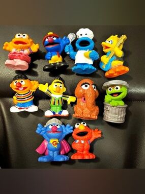 Sesame Street Character Lot!  2010 Snuffleupagus!